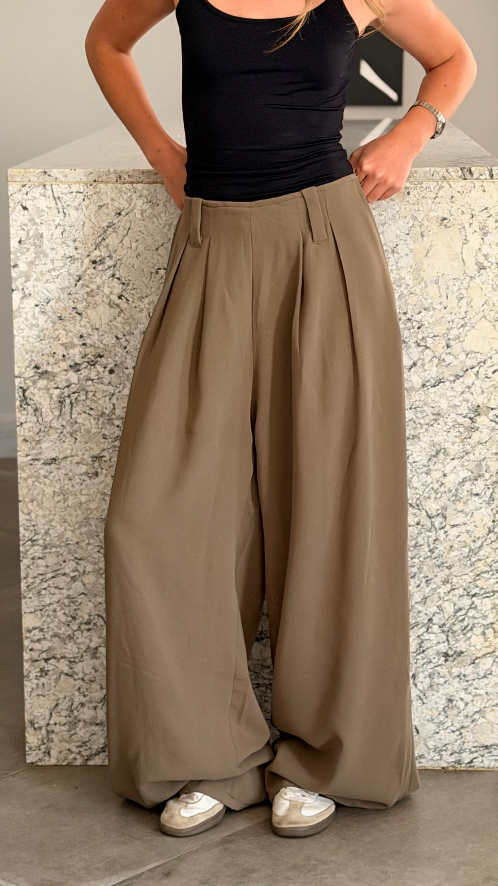 Elegant Wide-Leg Pants - Olive green